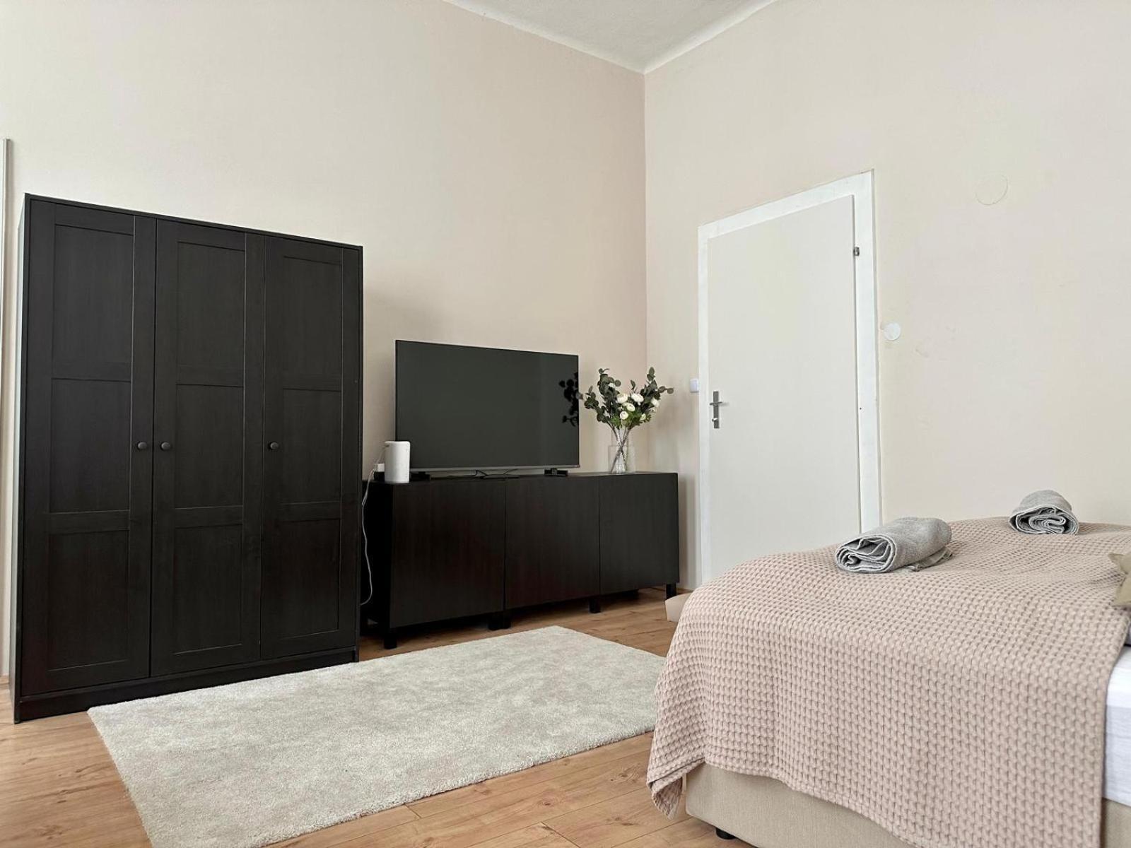 Spacious Apartment, 3 Min To U6 Metro Viena Exterior foto